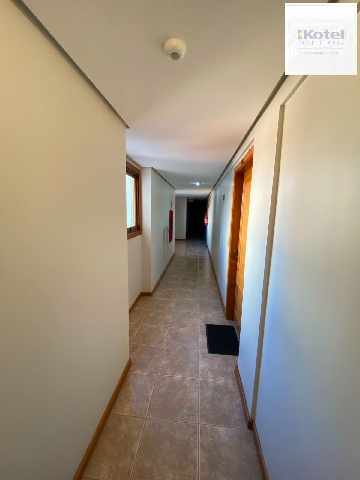 Apartamento Semimobiliado à Venda em Passo da Areia, Porto Alegre, RS