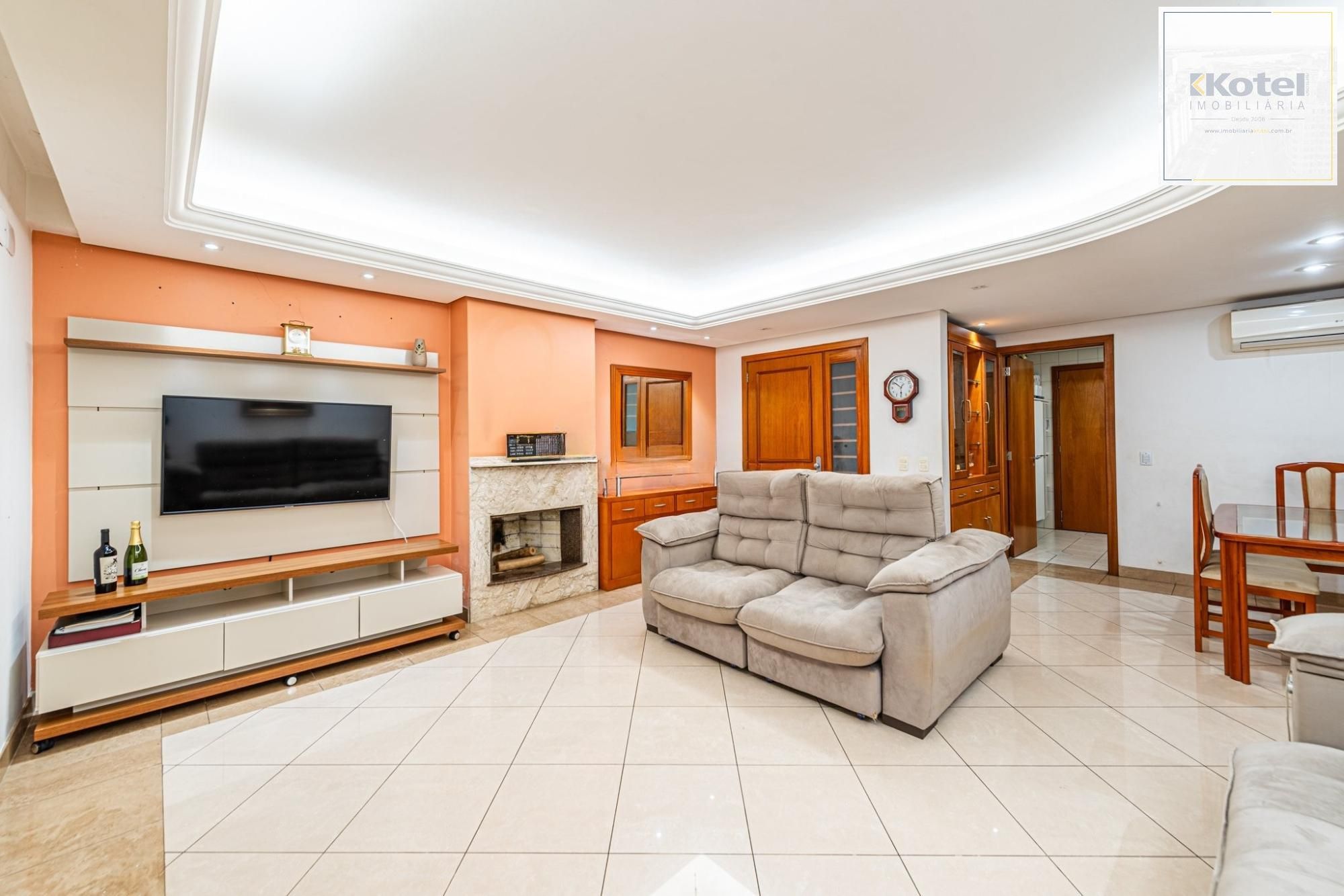 Apartamento com 3 quartos, no bairro Menino Deus