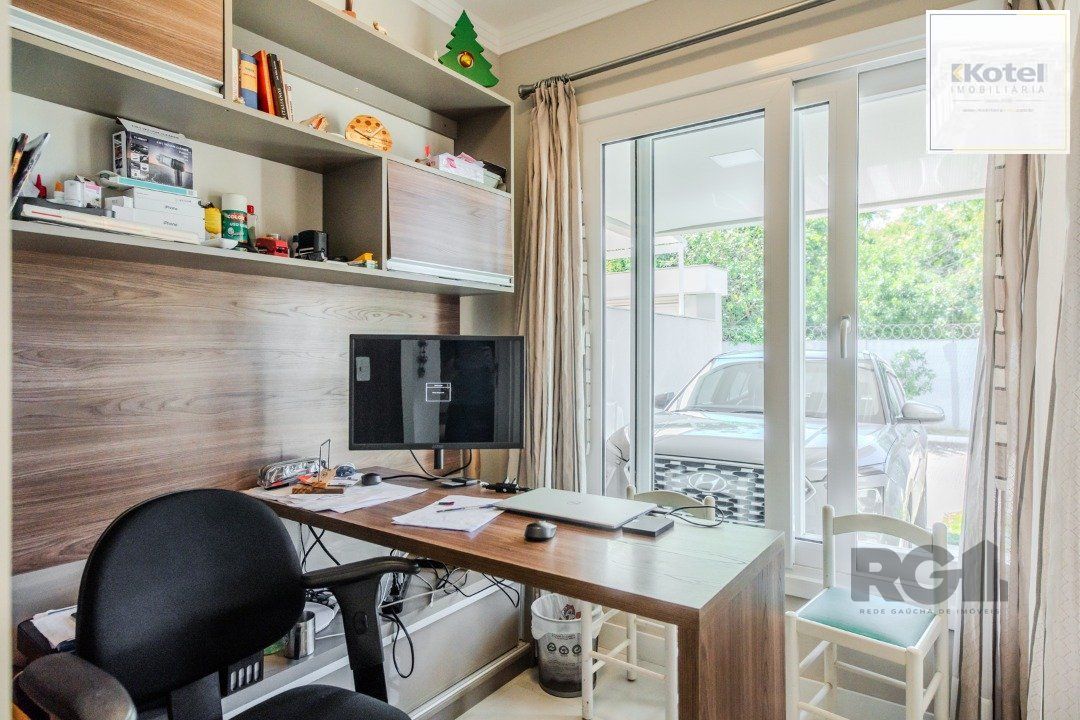 Casa de Condomínio com Arquitetura Exclusiva e Ambientes Sofisticados — foto 2