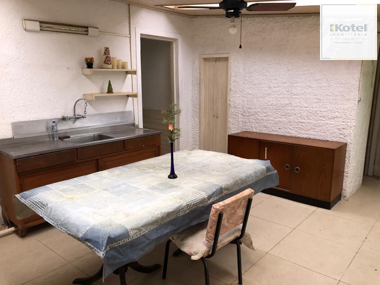 Casa de alvenaria, 3 dormitórios, 1 vaga coberta, bairro Mont Serrat.