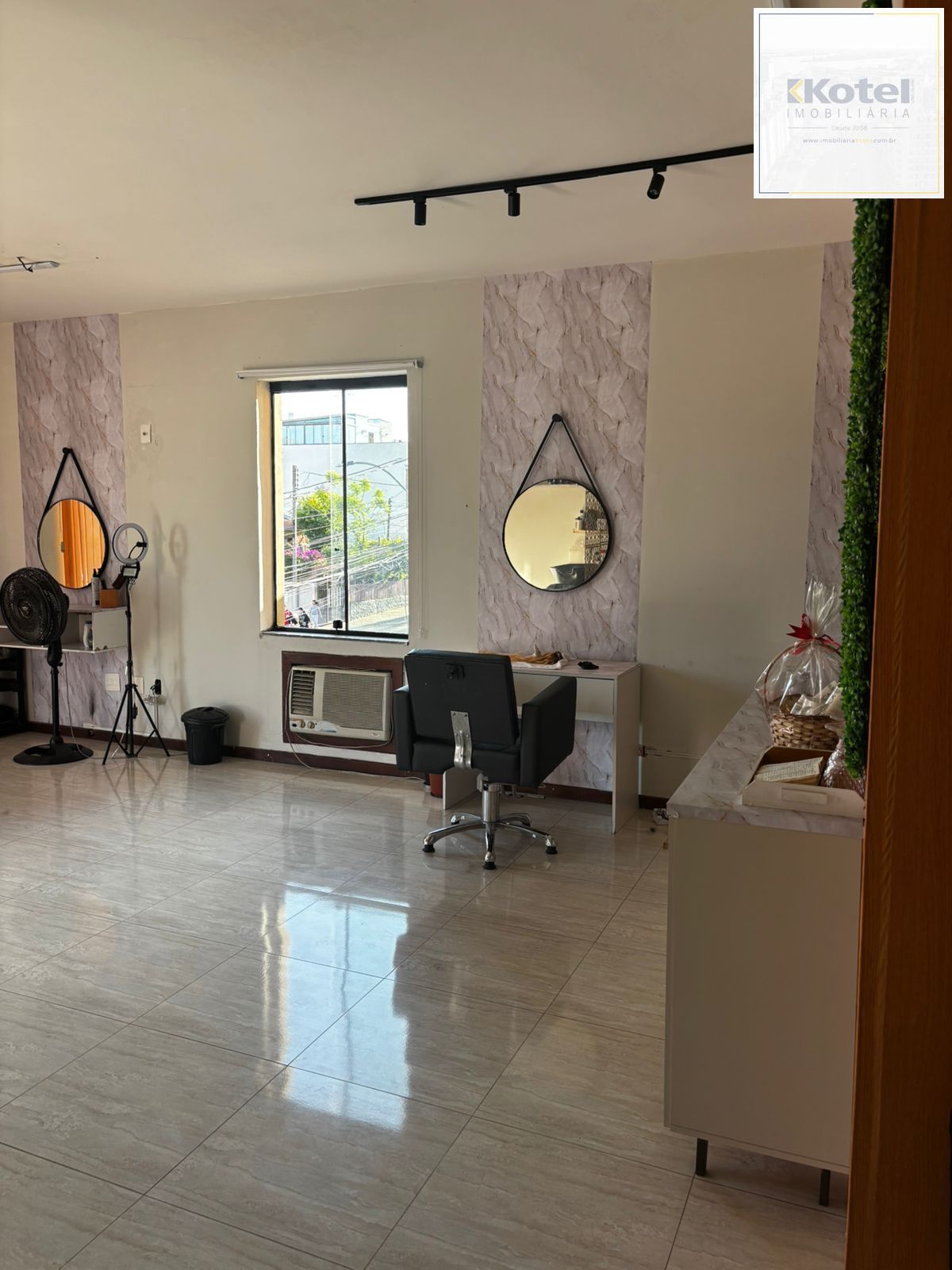Sala comercial no bairro Cavalhada.