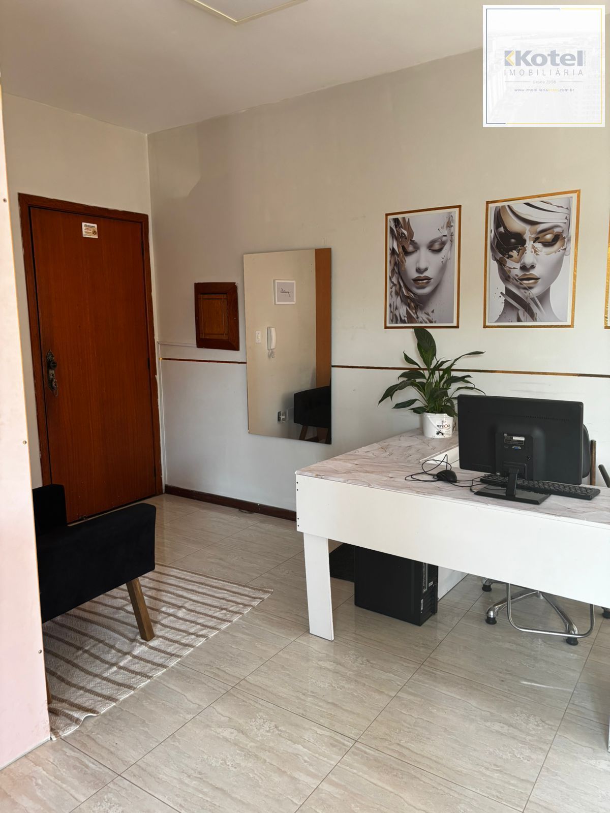 Sala comercial no bairro Cavalhada.