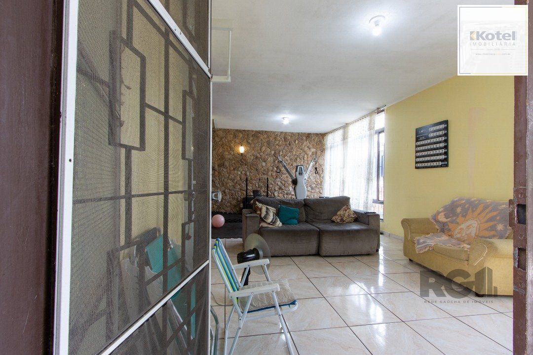 Casa térrea, 3 quartos, 2 banheiros, com pátio no Bairro Cavalhada — foto 4