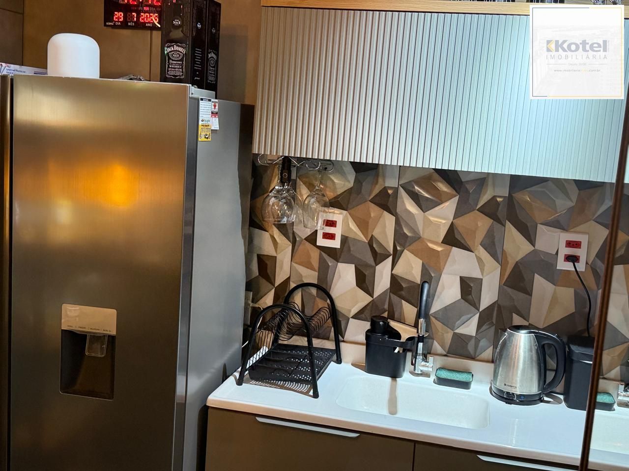 Apartamento com 30 m², bem distribuídos em 1 dormitório tipo suíte, sala de estar, cozinha e área de serviço.