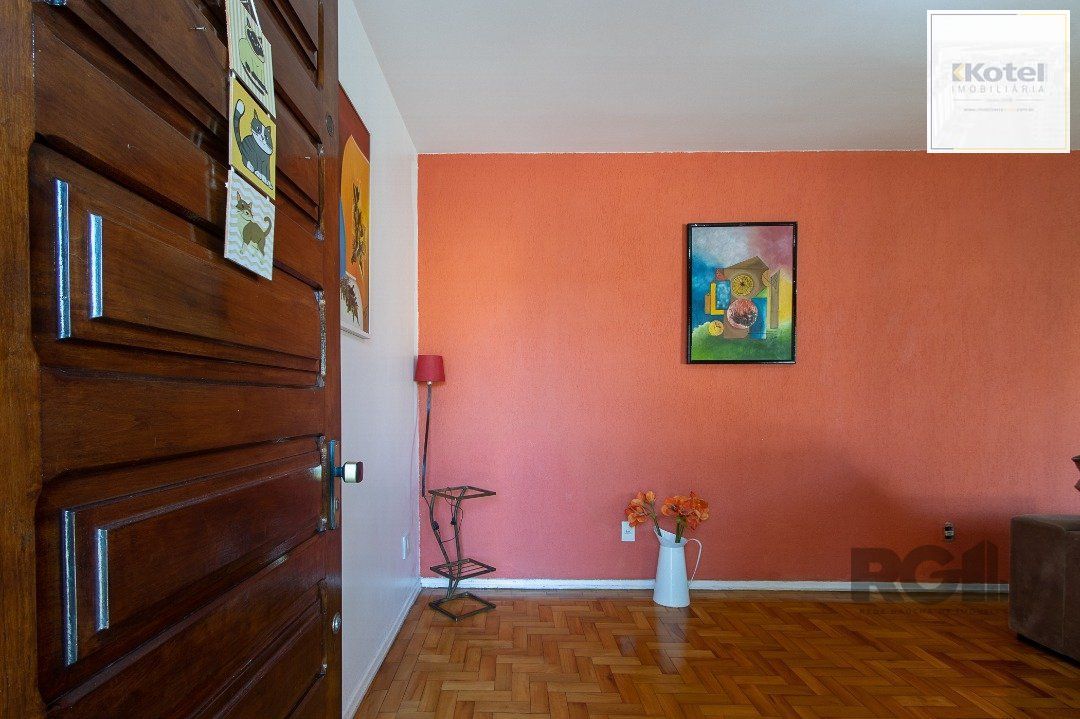 Casa térrea, com 3 dormitórios, 1 suíte, no bairro Ipanema. — foto 3