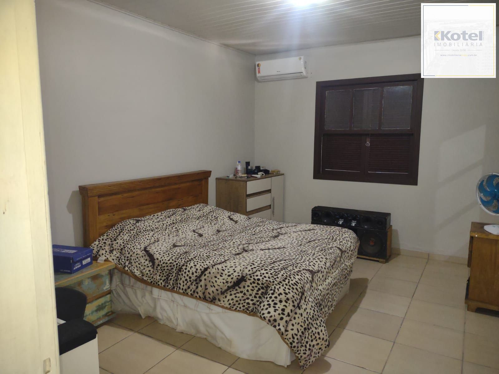Casa com 4 quartos, suíte, piscina, lareira, churrasqueira em um terreno de 616m². — foto 4