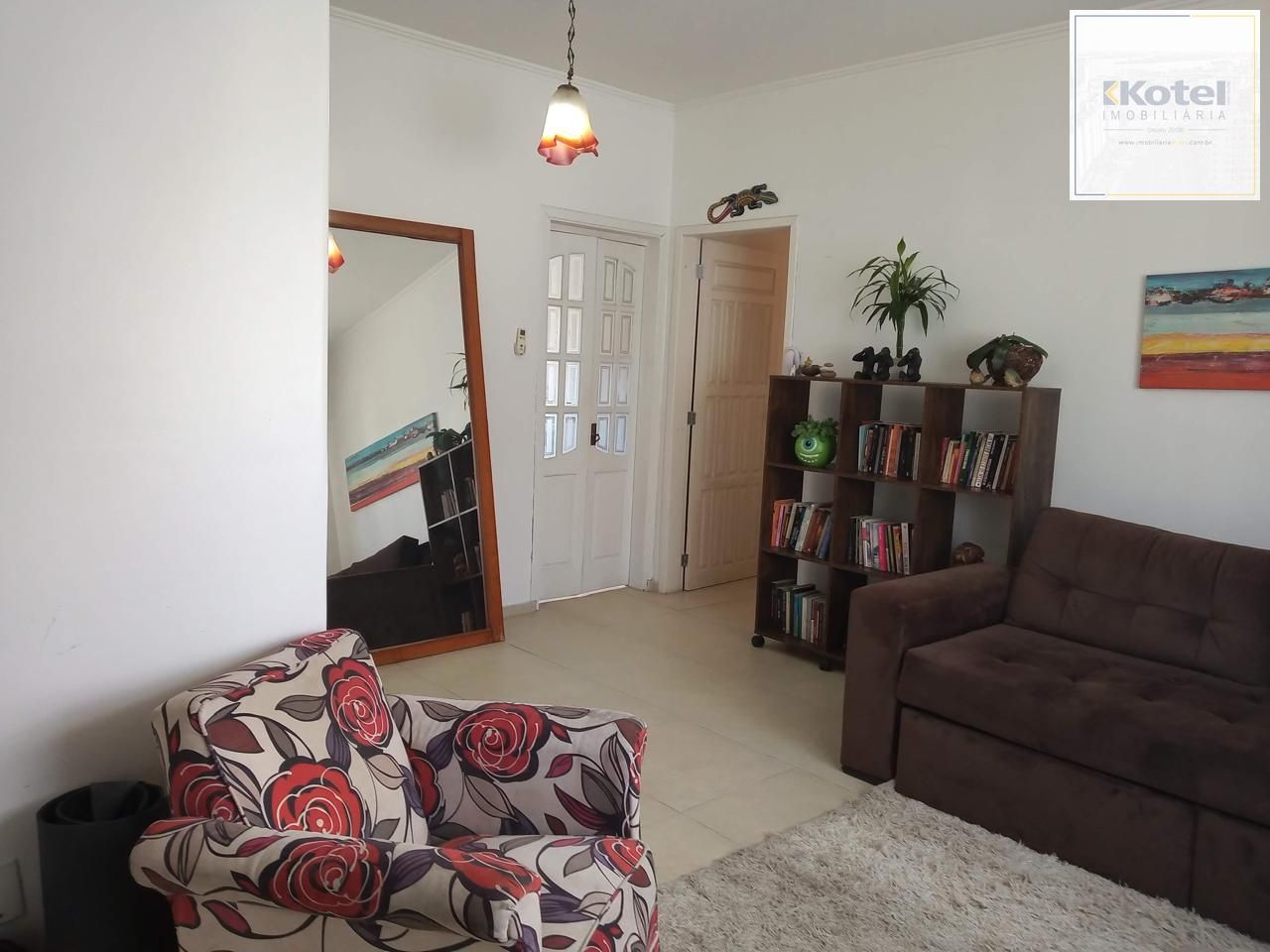 Apartamento com 3 dormitórios, 2 banheiros, à venda na Coronel Massot, 89, Camaquã, Porto Alegre