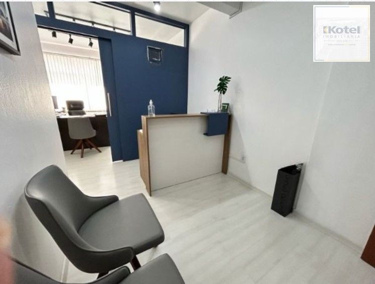 Sala desocupada c/vista p/ o Guaíba - bairro Centro