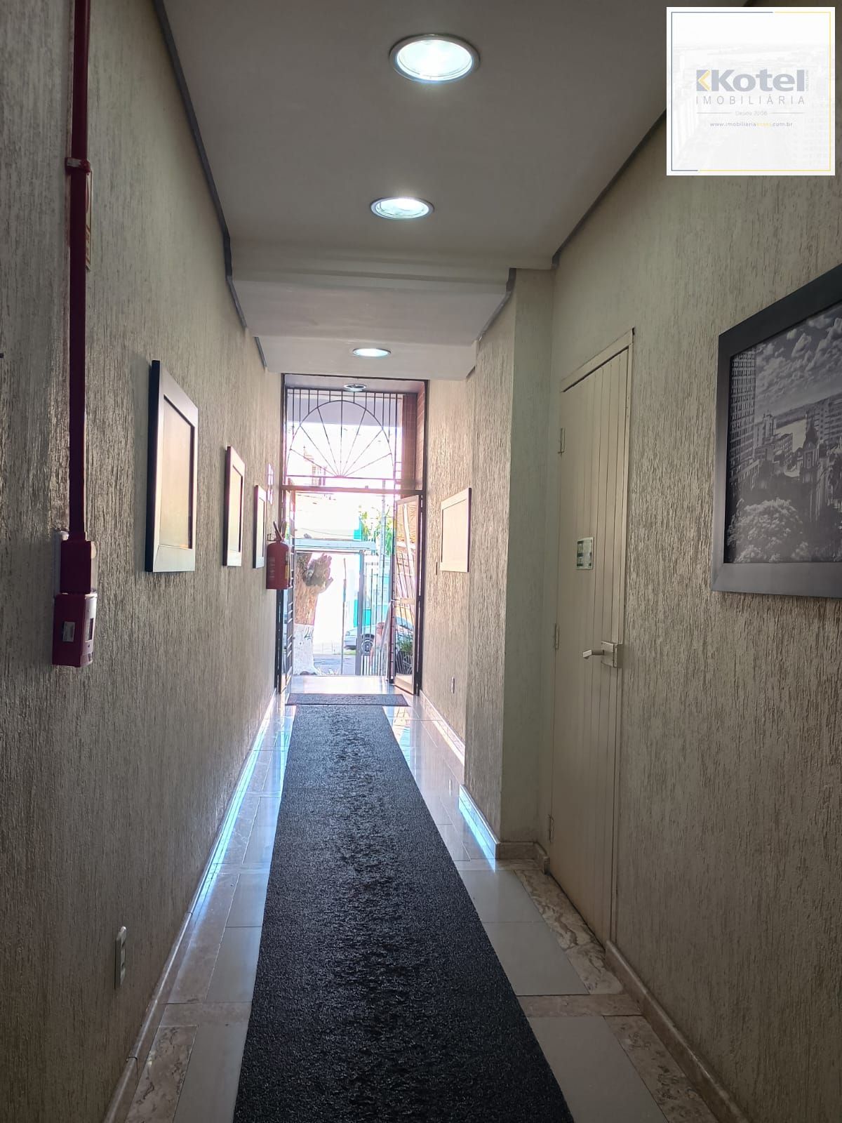 Sala comercial com 33,13 m2, multiuso, ampla, ventilada e ensolarada.