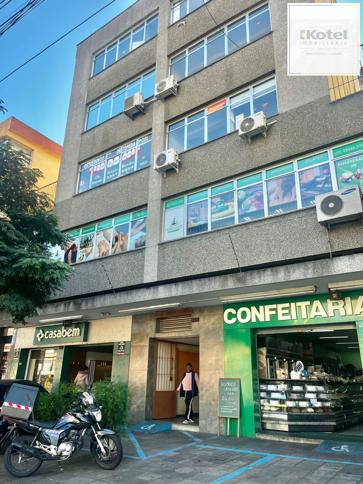 Sala comercial, Av Assis Brasil, 34 m², prédio com elevador, sala com banheiro