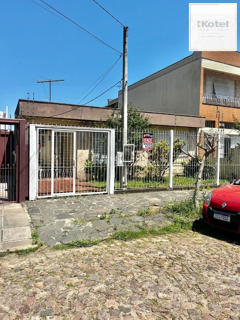 Boa casa térrea, com 03 dormitórios (sendo 01 suíte), sala, 02 banheiros