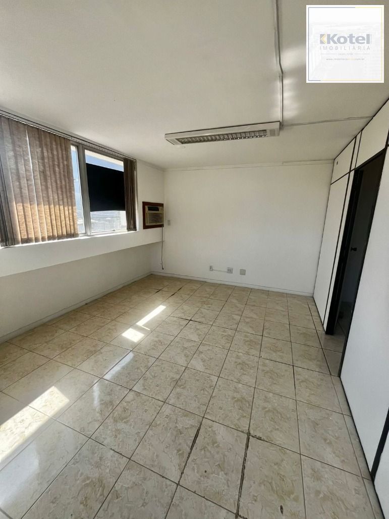 Sala com vaga de garagem, prédio com elevador — foto 5