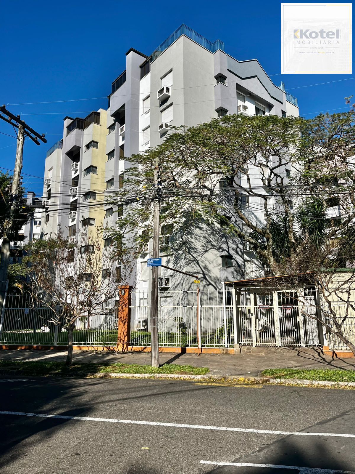 Apto 03 dorm com suíte, térreo, 02 vagas e depósito no Cristo Redentor