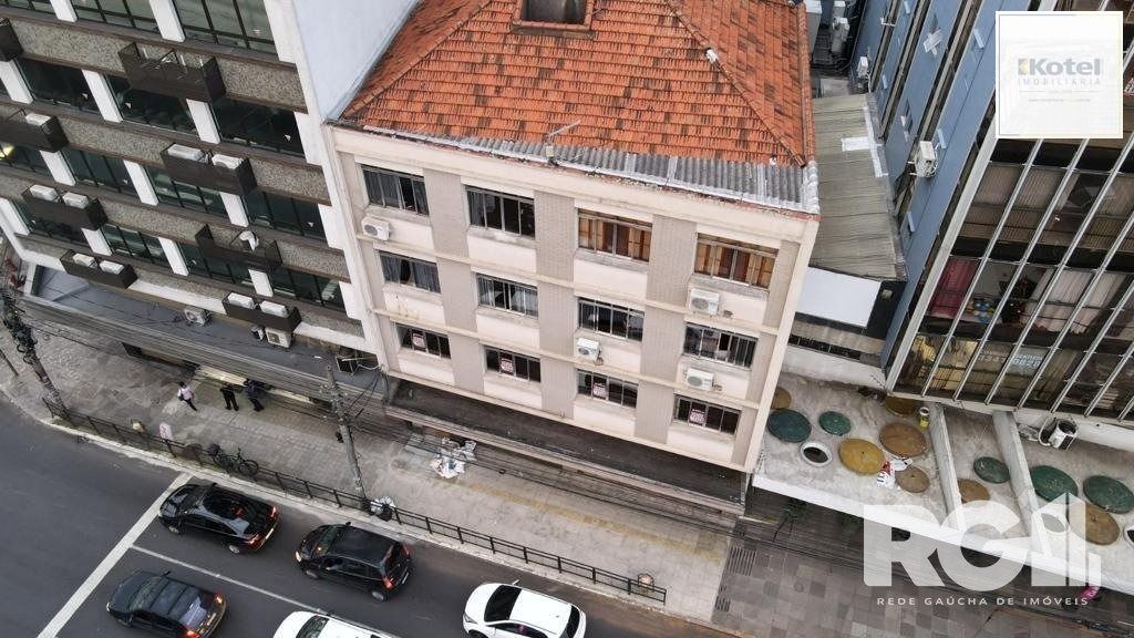 Vende apto de 02 dormitórios, sala, banheiro, cozinha e área de serviço — foto 2