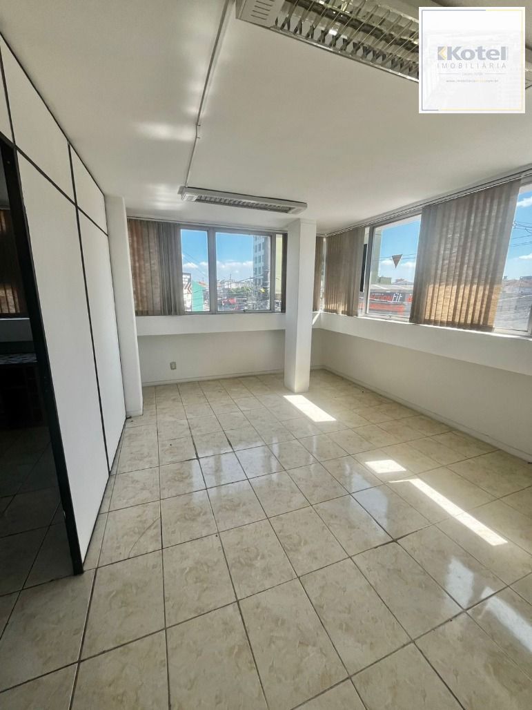 Sala com vaga de garagem, prédio com elevador — foto 4