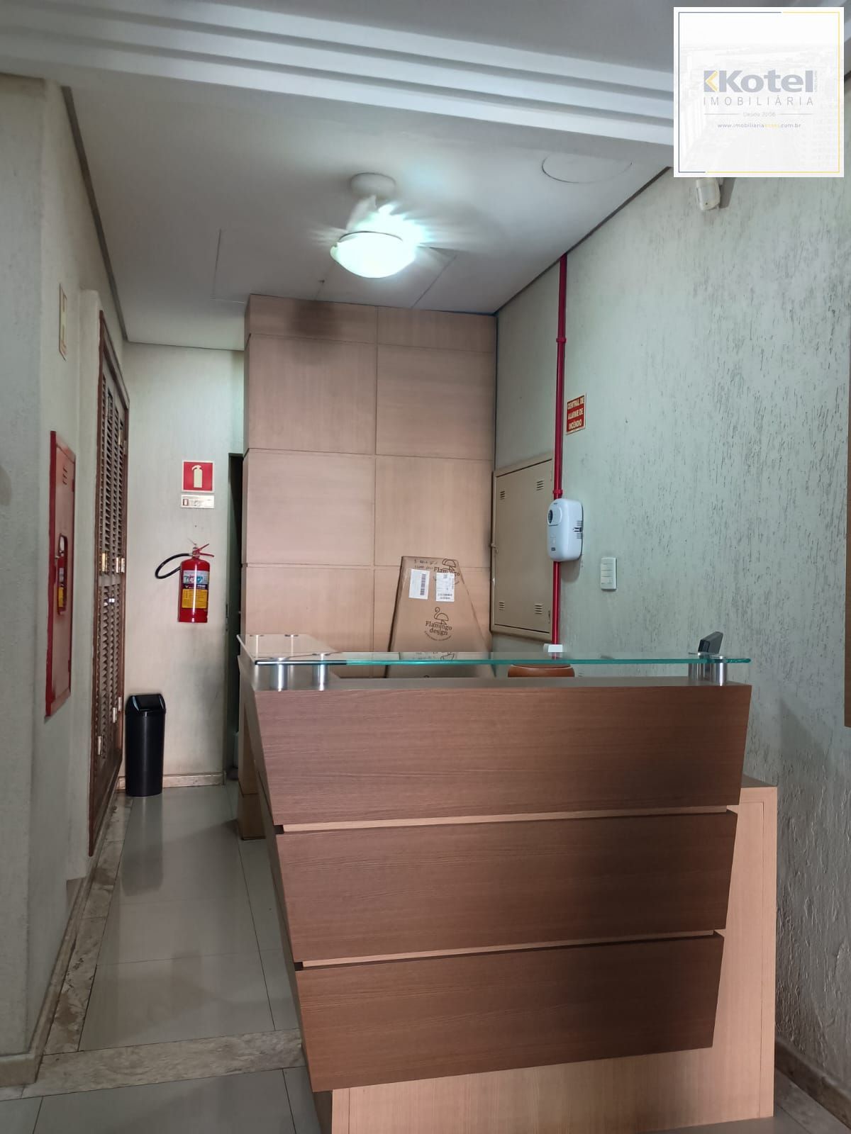 Sala comercial com 33,13 m2, multiuso, ampla, ventilada e ensolarada.