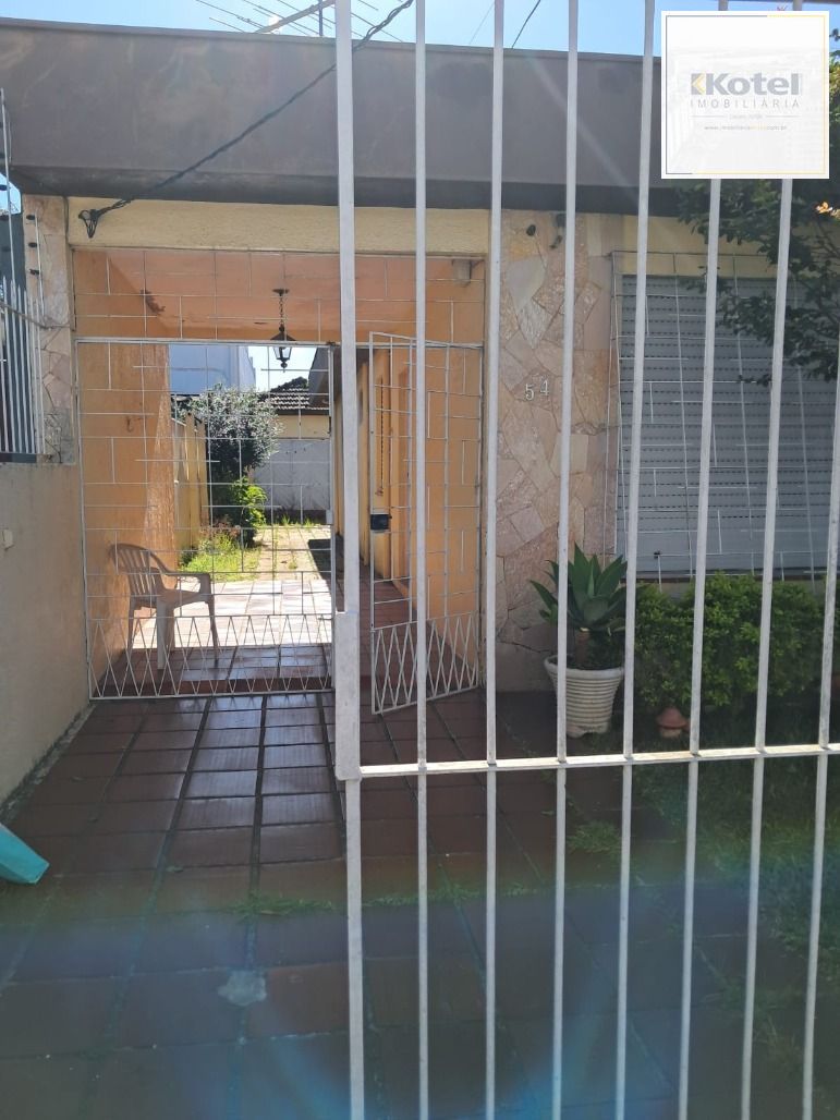 Boa casa térrea, com 03 dormitórios (sendo 01 suíte), sala, 02 banheiros