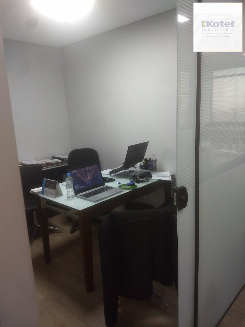Sala de alto padrão, 52 m², vaga de garagem, Bairro Passo da Areia, mobiliada