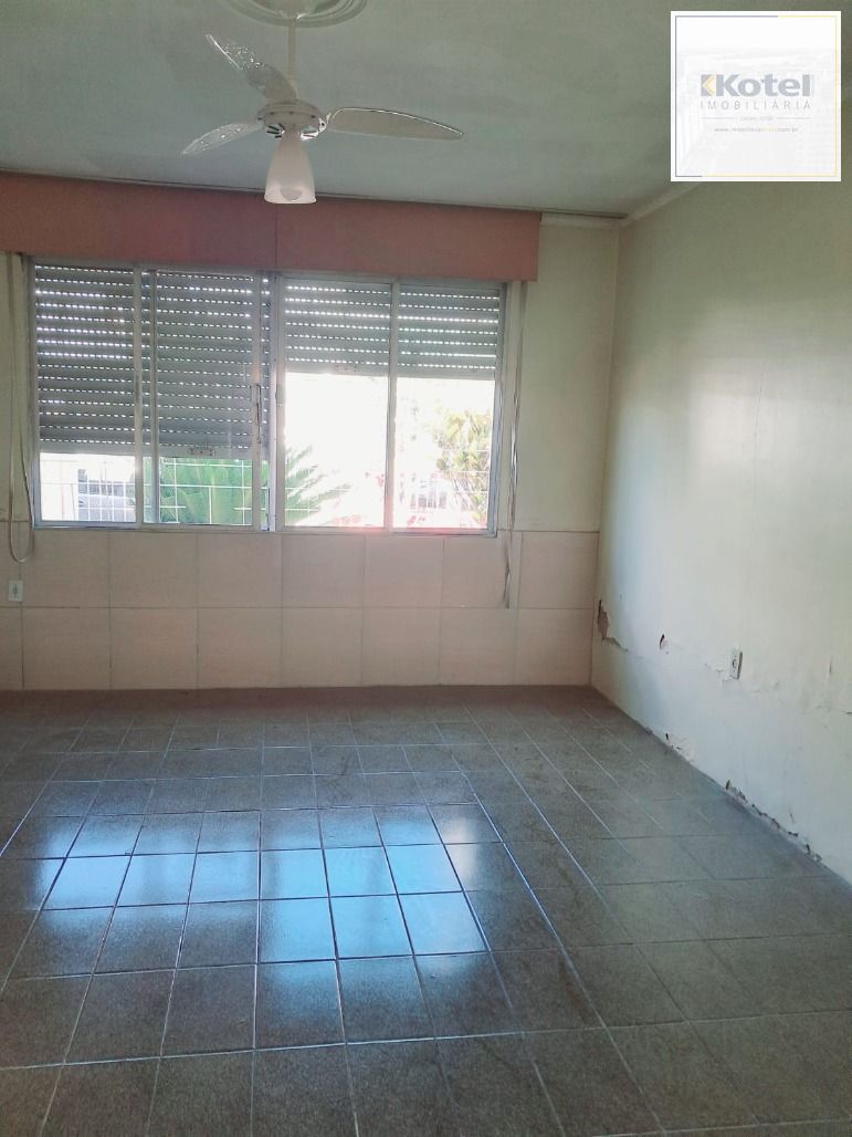Boa casa térrea, com 03 dormitórios (sendo 01 suíte), sala, 02 banheiros