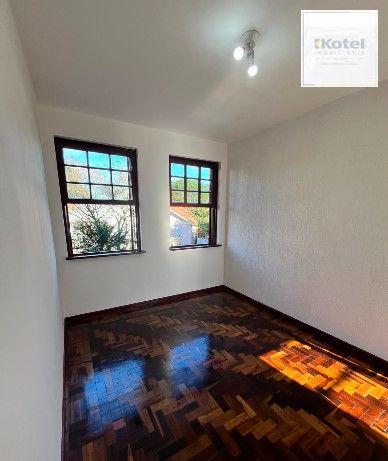 Apto de 02 dorm, sala, banho, cozinha, todo reformado, piso parquet, 01 vaga — foto 4