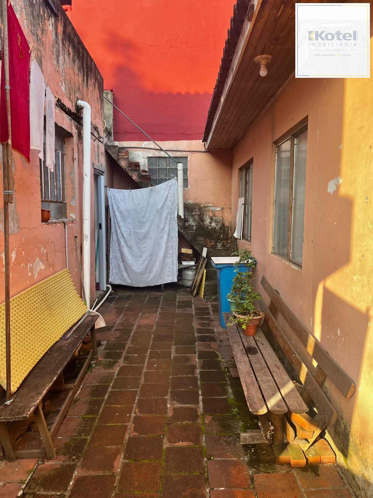 Casa na Rua Marista, Partenon, com 11,00 de frente por 23,00 de frente a fundos — foto 5