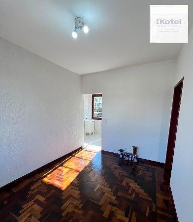 Apto de 02 dorm, sala, banho, cozinha, todo reformado, piso parquet, 01 vaga — foto 5