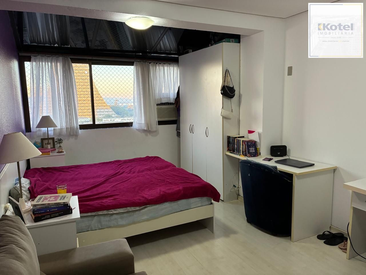 Vende-se studio semimobiliado no Centro Histórico