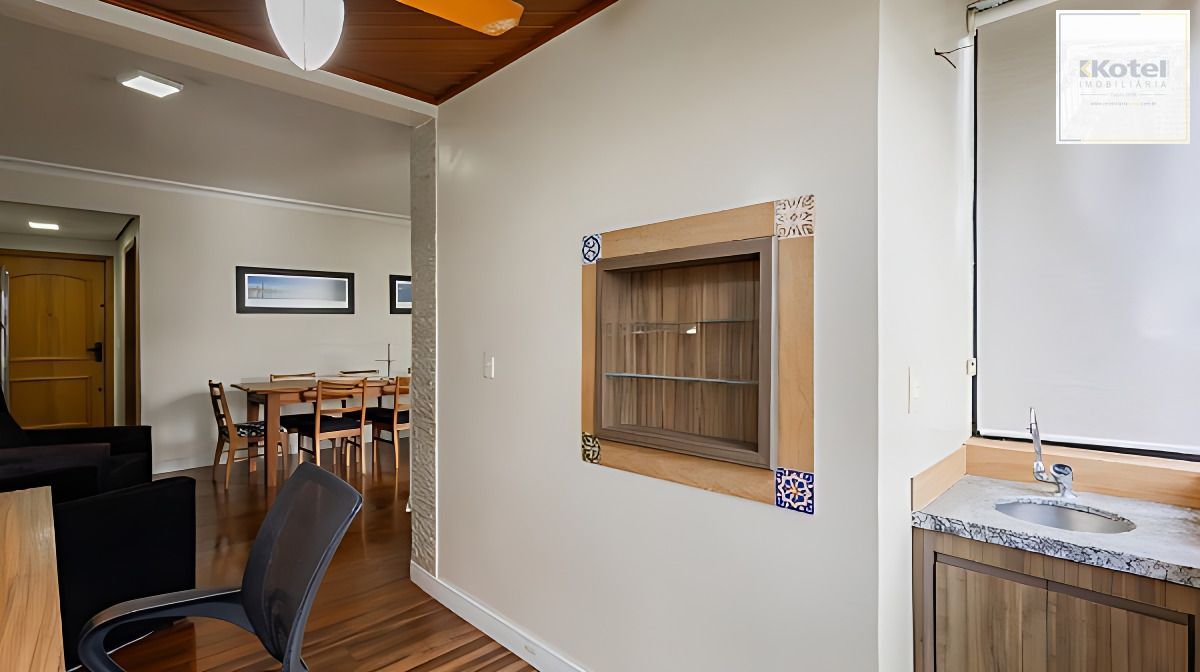 Vende-se apartamento com 2 quartos( 1 suíte), 96m², sacada e 2 vagas - Mont Serrat