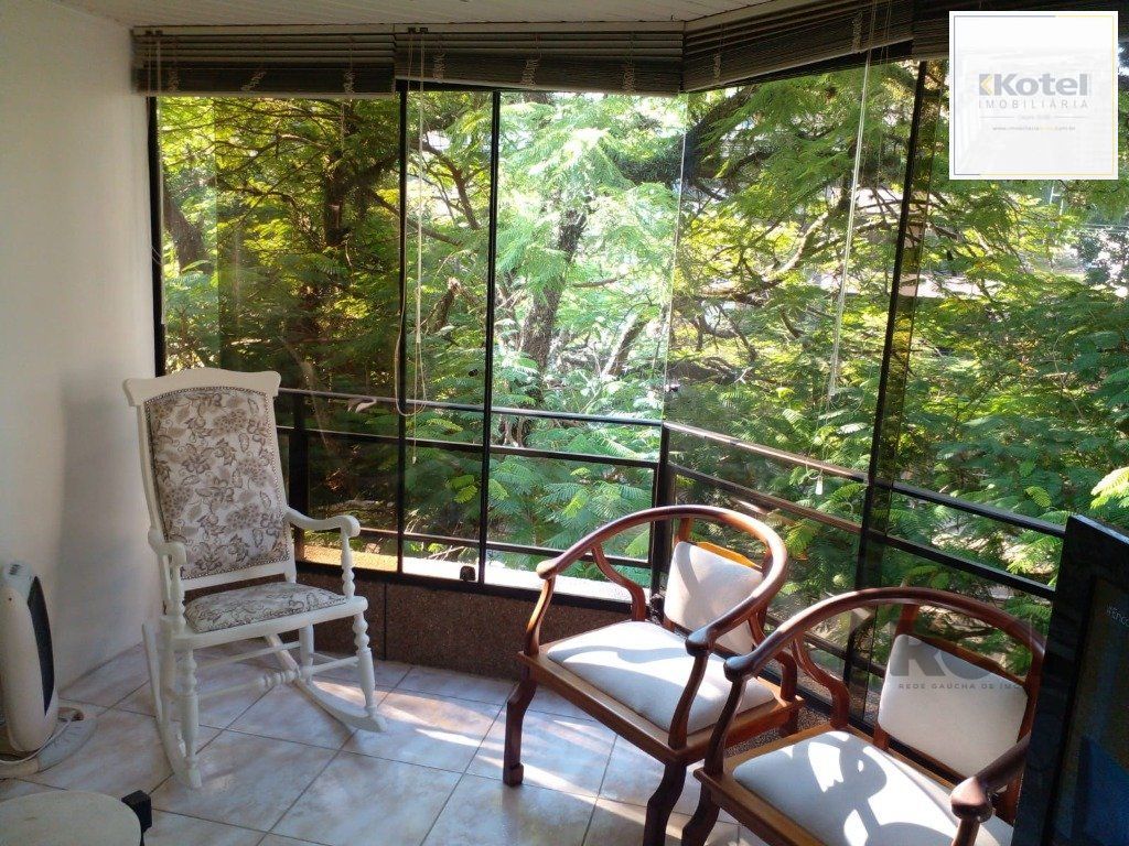 Apartamento de 2 dormitórios, 2 banheiros e 1 vaga de garagem no Bairro Petrópolis — foto 3