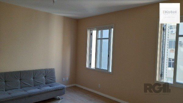 Vende-se belo Studio reformado próximo a Santa Casa, sol da manhã em andar alto - 31m² - Centro Histórico