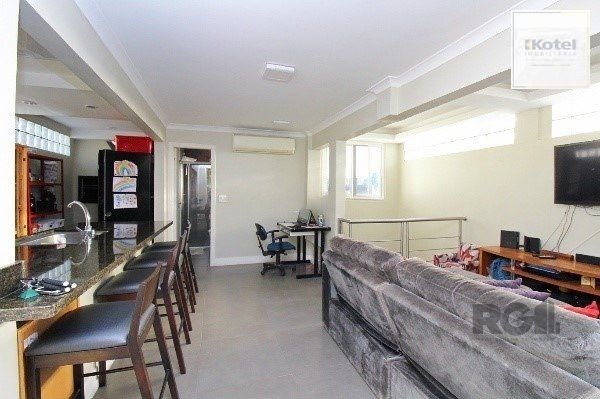 Bela cobertura 2 quartos com suíte e vaga coberta, sacada e piscina - 123m² - Bairro Petrópolis