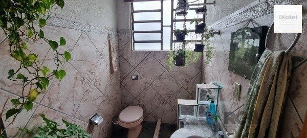 Vende-se ampla casa 6 quartos, 2 suítes, 5 vagas de garagem, churrasqueira e duas entradas individuais - 360m² - Chácara das Pedras — foto 5