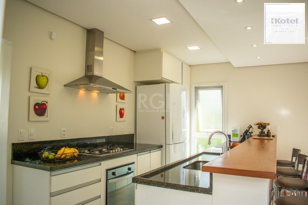 Casa para Venda - 243.12m², 4 dormitórios, sendo 1 suites, 4 vagas - São Vicente