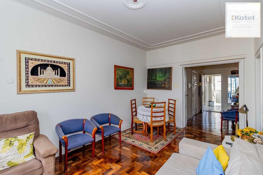 Vende-se apartamento com 2 quartos, sacada e 1 vaga – 113 m² – Moinhos de Vento