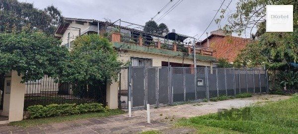 Vende-se ampla casa 6 quartos, 2 suítes, 5 vagas de garagem, churrasqueira e duas entradas individuais - 360m² - Chácara das Pedras — foto 3