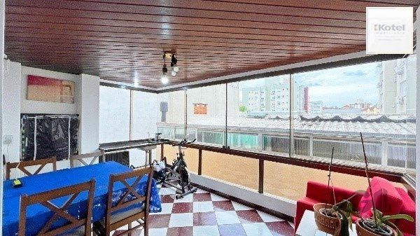 Apartamento com 3 Dormitórios, Suíte e Sacada e 1 vaga - 115m² - Petrópolis — foto 5