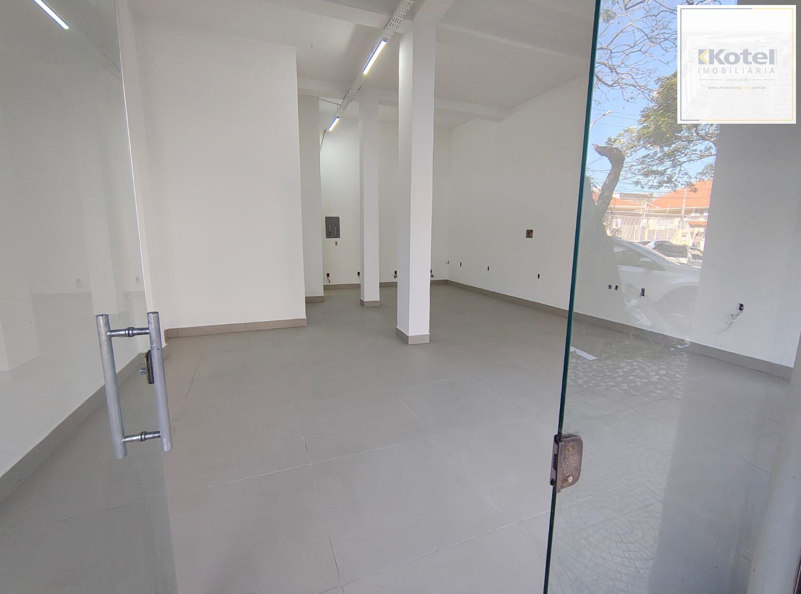 Vende-se loja com 100 m² - Floresta