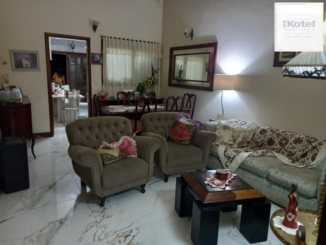 Excelente casa localzada ma Rua Santo Camaratto com 4 D e 1 suite — foto 4