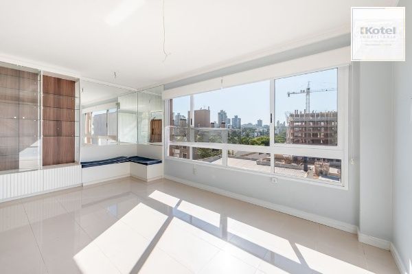 Vende-se apartamento com 2 quartos (1 suíte), 74m² e 2 vagas – Petrópolis — foto 2