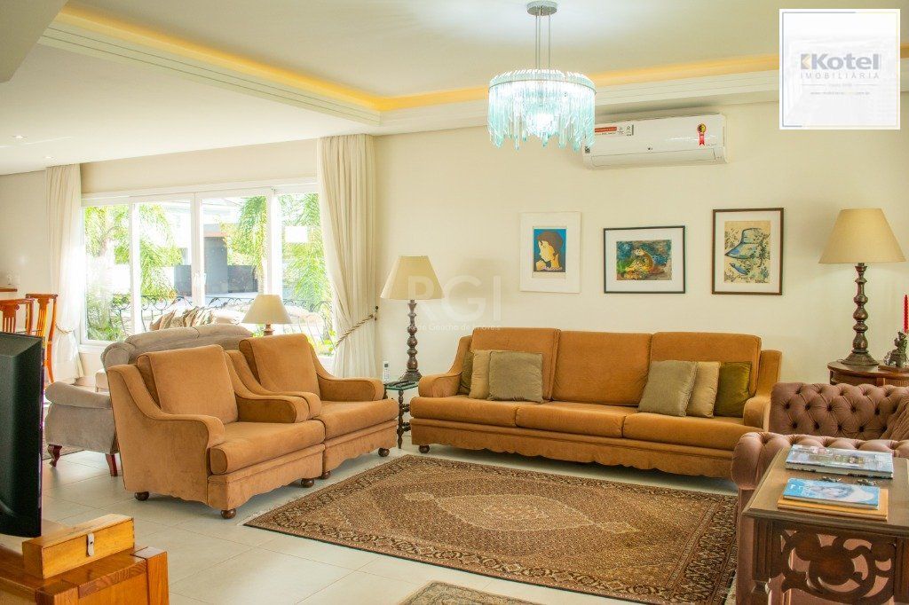 Casa para Venda - 243.12m², 4 dormitórios, sendo 1 suites, 4 vagas - São Vicente