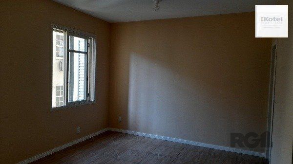 Vende-se belo Studio reformado próximo a Santa Casa, sol da manhã em andar alto - 31m² - Centro Histórico