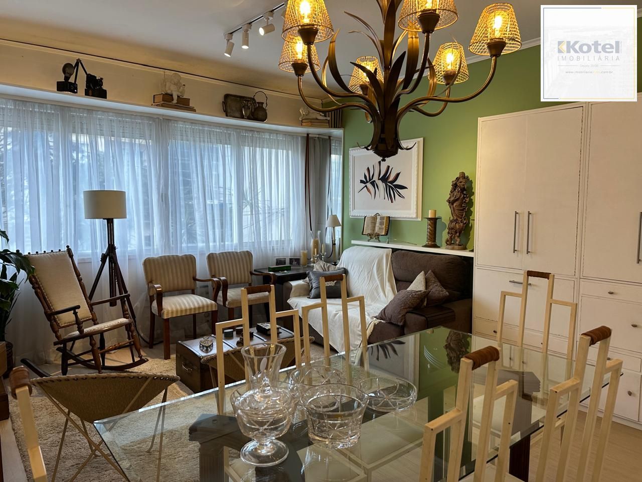 Vende-se apartamento com 3 quartos(1 suíte), 114m² e 1 vaga - Moinhos de Vento
