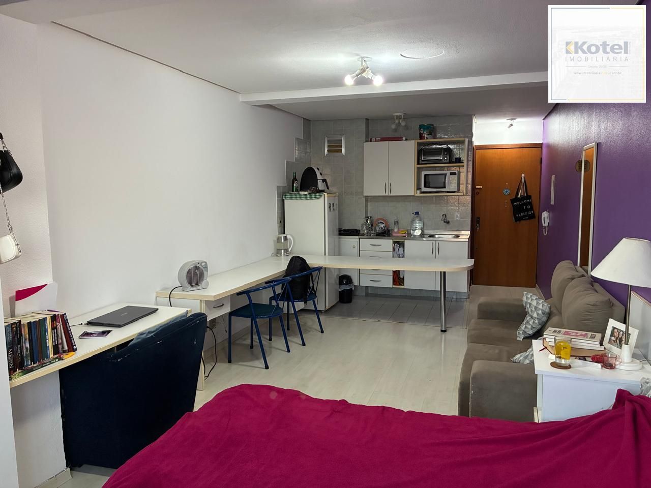Vende-se studio semimobiliado no Centro Histórico
