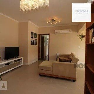 Vende-se apartamento 2 dorm c/ suite, living com sacada c/ churrasuqiera, vaga coberta - 93m² - Mont Serrat
