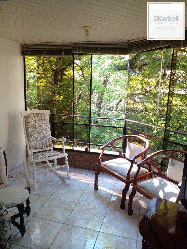 Apartamento de 2 dormitórios, 2 banheiros e 1 vaga de garagem no Bairro Petrópolis — foto 2