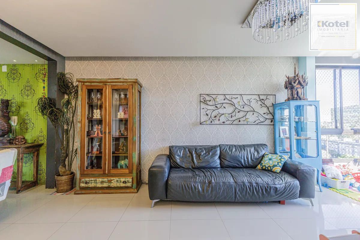 Vende-se apartamento com 3 quartos(1 suíte),  1 vaga, elevador