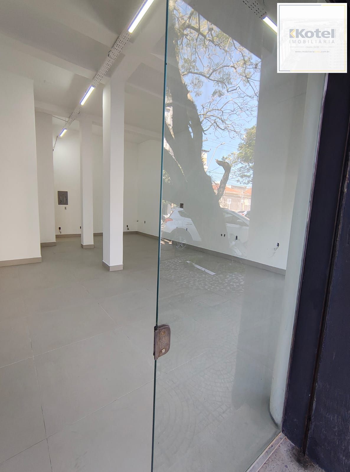 Vende-se loja com 100 m² - Floresta