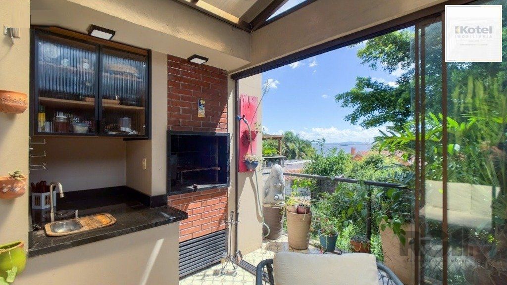 Vende-se ampla casa em condomínio com 3 dorm sendo 2 suítes, com 2 vagas e terraço - 200m² - Vila Assunção