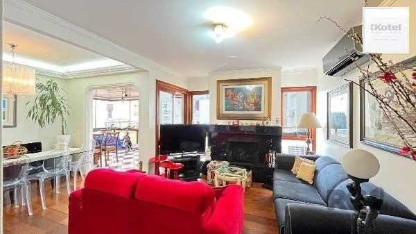 Apartamento com 3 Dormitórios, Suíte e Sacada e 1 vaga - 115m² - Petrópolis — foto 2