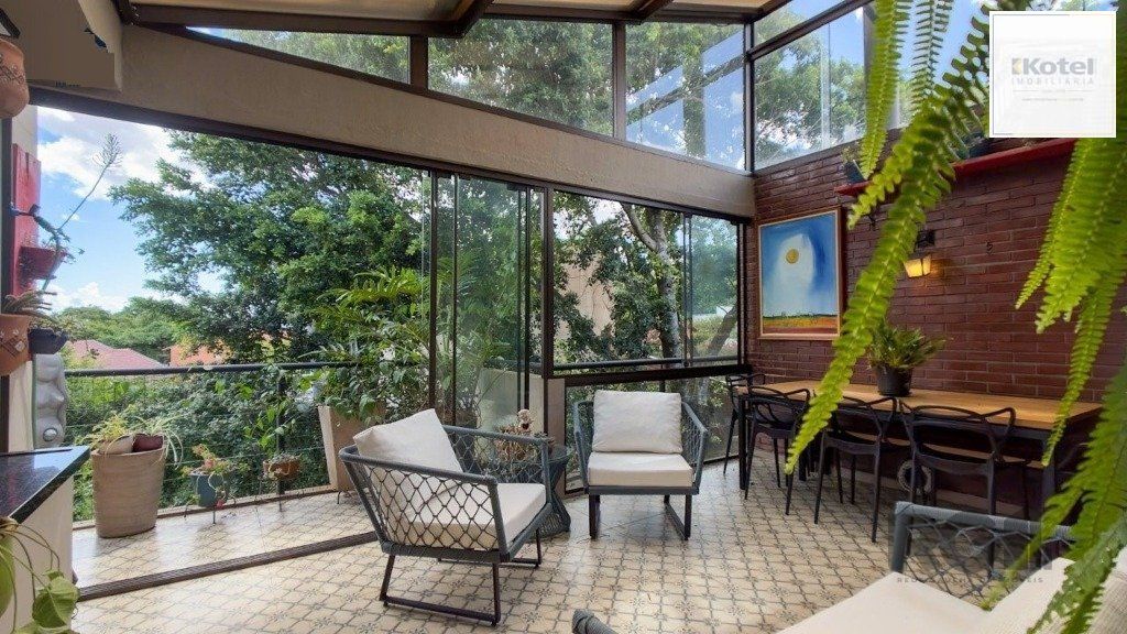 Vende-se ampla casa em condomínio com 3 dorm sendo 2 suítes, com 2 vagas e terraço - 200m² - Vila Assunção